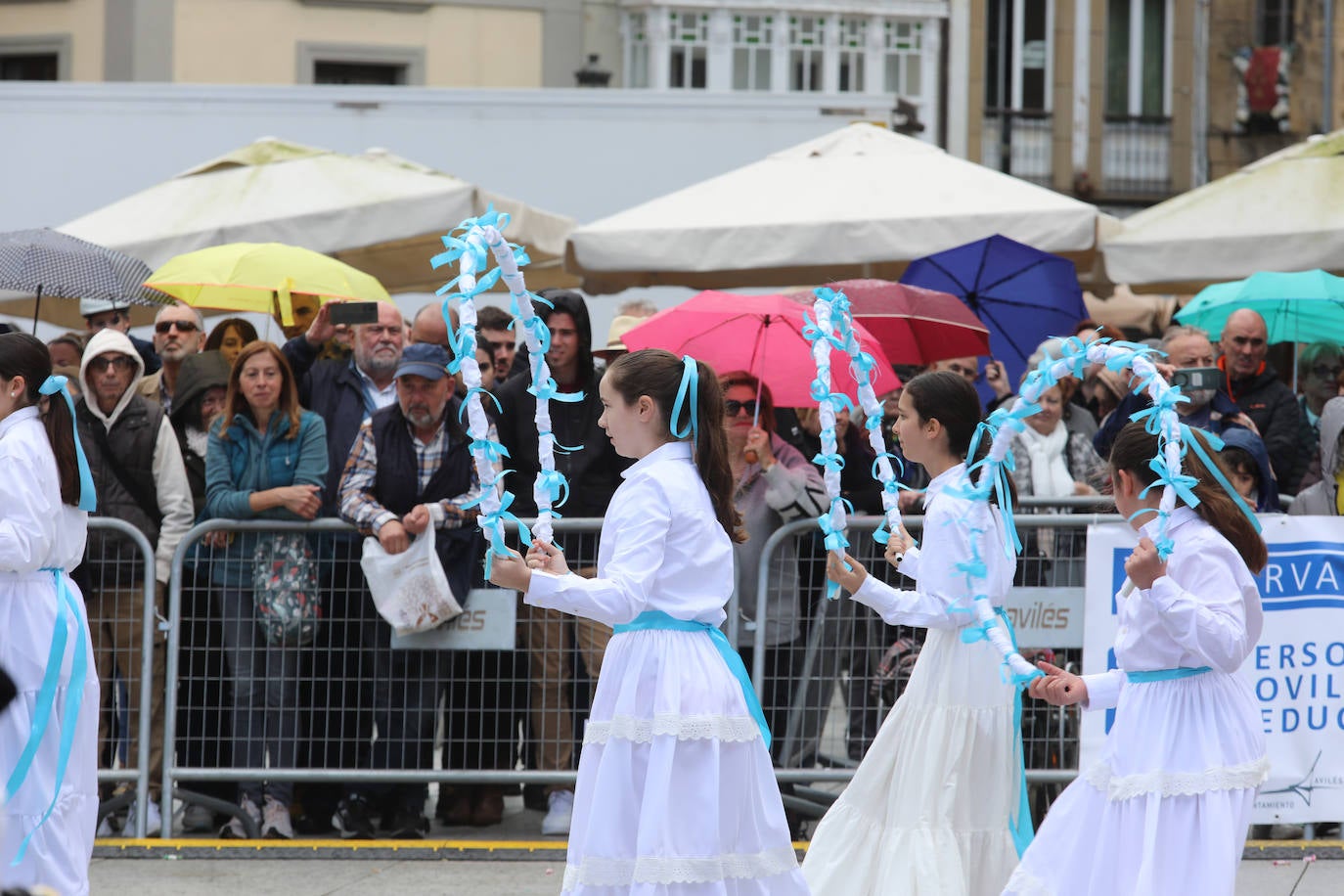 Todas las fotos del desfile de carrozas de las fiestas de El Bollo de Avilés