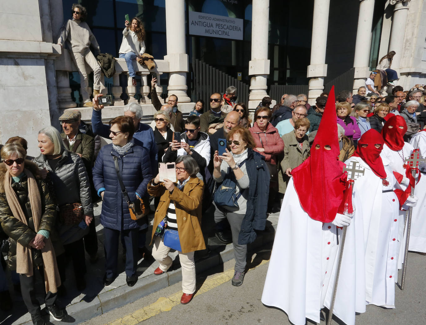 Y la Virgen de la Alegría se reencontró con su hijo frente al Cantábrico