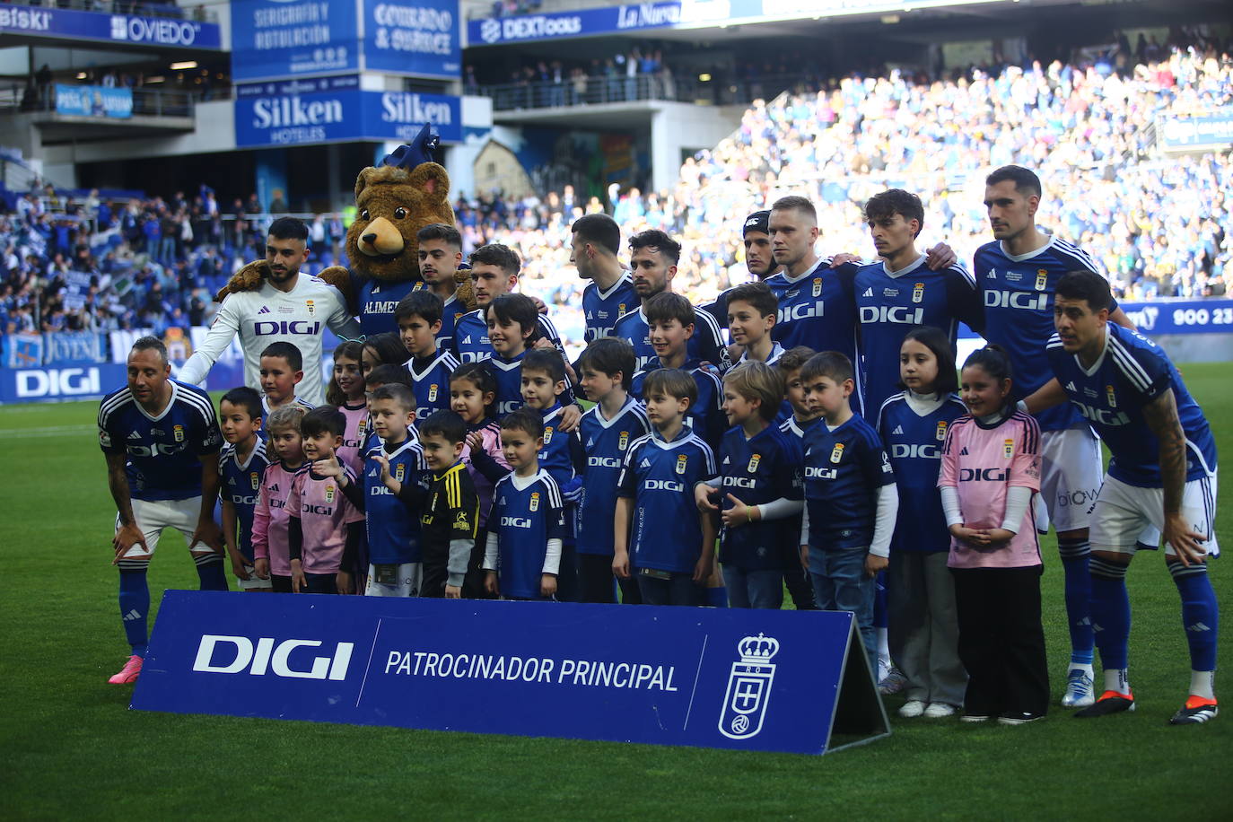 ¿Estuviste en el Real Oviedo - Villarreal B? ¡Búscate en las fotos!