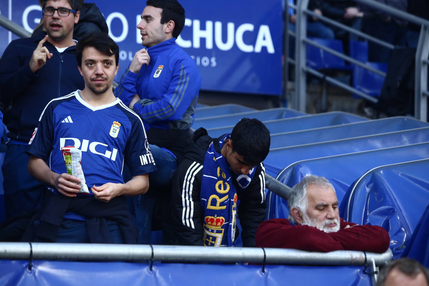 ¿Estuviste en el Real Oviedo - Villarreal B? ¡Búscate en las fotos!