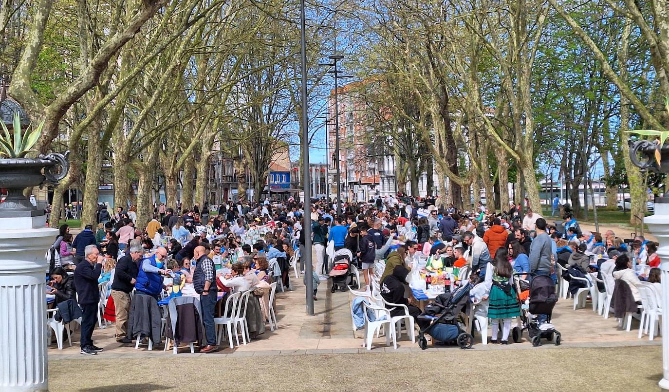 El parque del Muelle, lleno de gente.