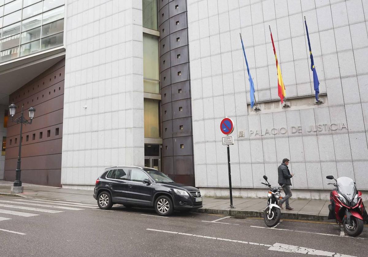 La Audiencia Provincial de Asturias con sede en Oviedo.