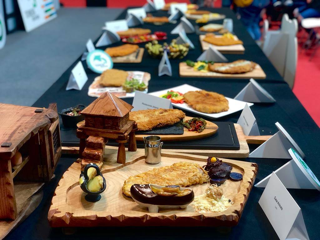 Finalistas de una edición anterior del concurso de cachopo de Ternera Asturiana