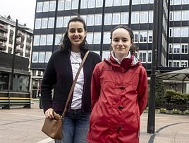 María Lucía Aparicio y Lidia Casado, en Oviedo.