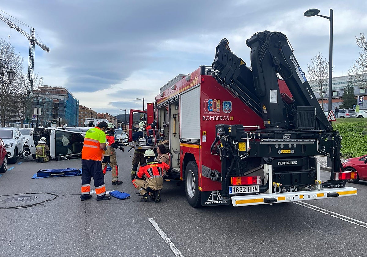 Los bomberos, en el lugar del suceso.