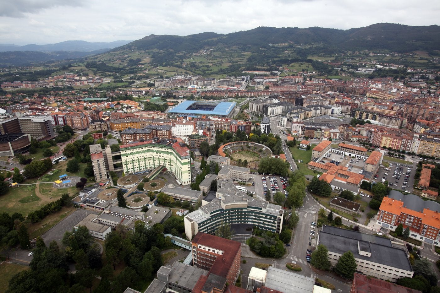 El viejo HUCA ocupa 224.000 metros cuadrados y permanece practicamente sin actividad –sólo opera la lavandería y el centro de sangre– desde 2014.