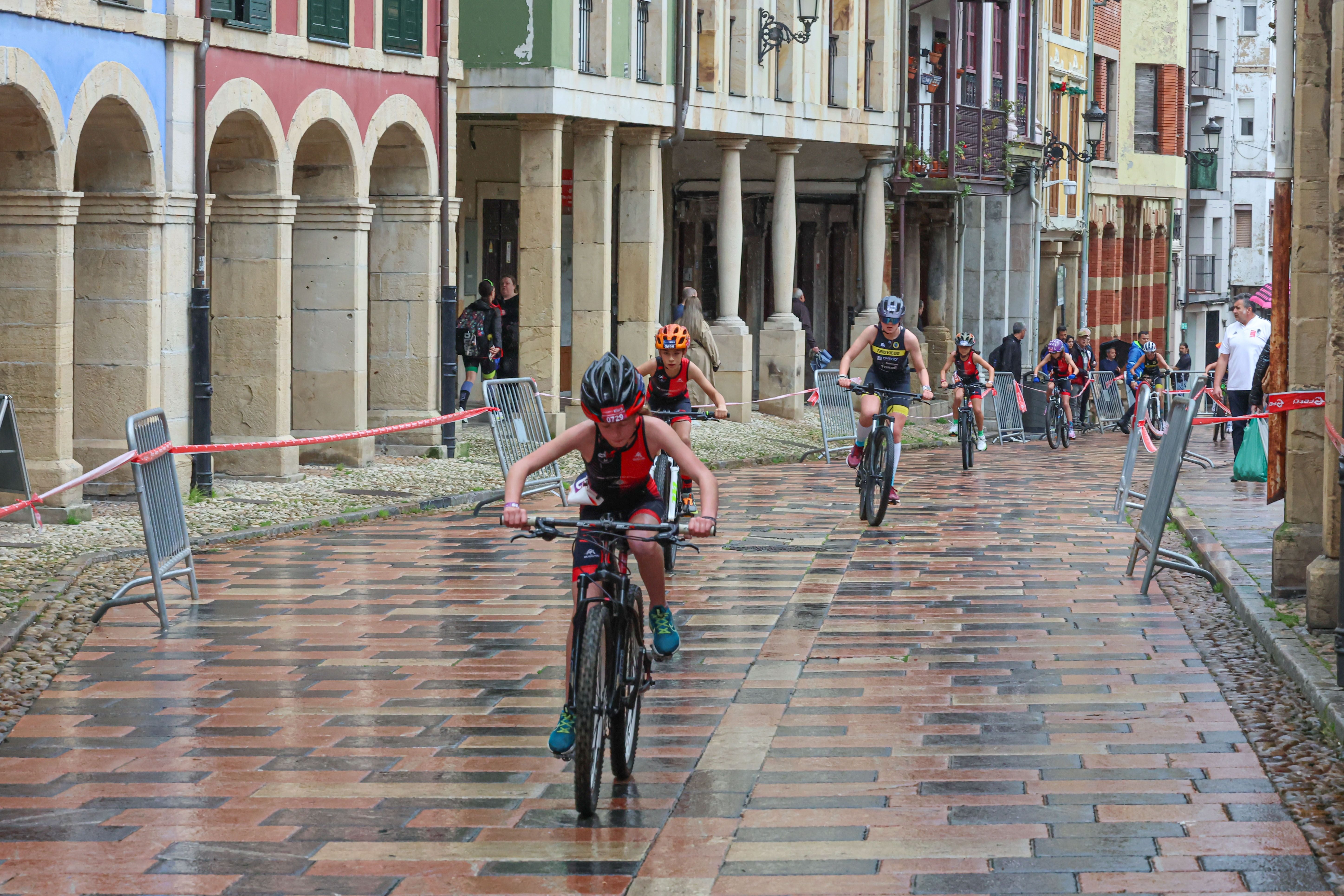 Las imágenes que deja la primera jornada del Duatlón en Avilés