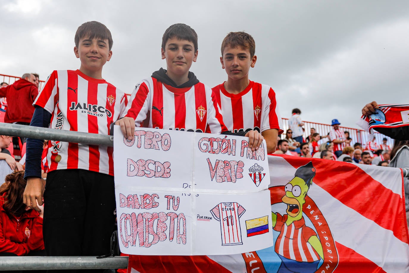 ¿Estuviste animando al Sporting ante el Mirandés? ¡Búscate en las fotos en Anduva!