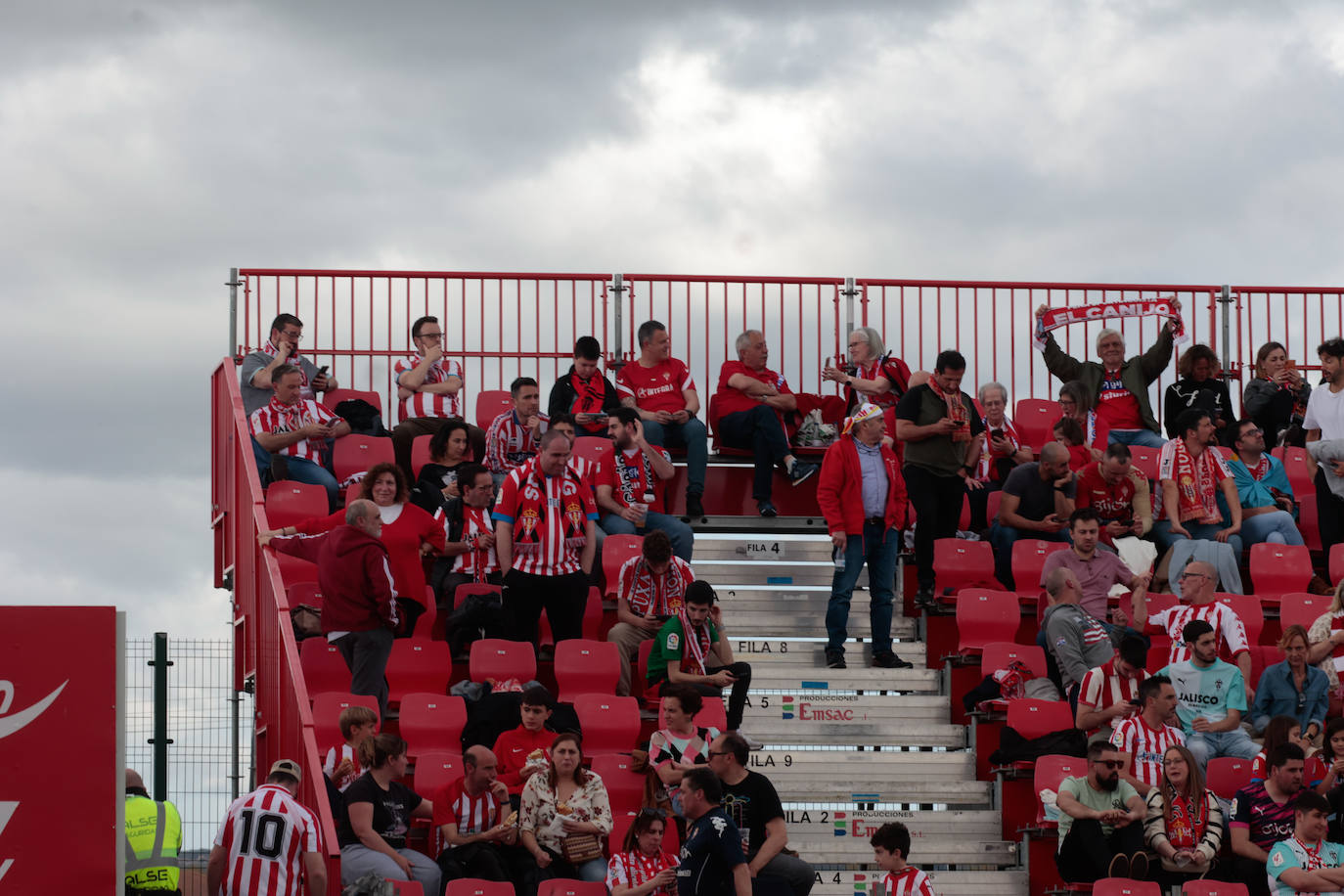 ¿Estuviste animando al Sporting ante el Mirandés? ¡Búscate en las fotos en Anduva!