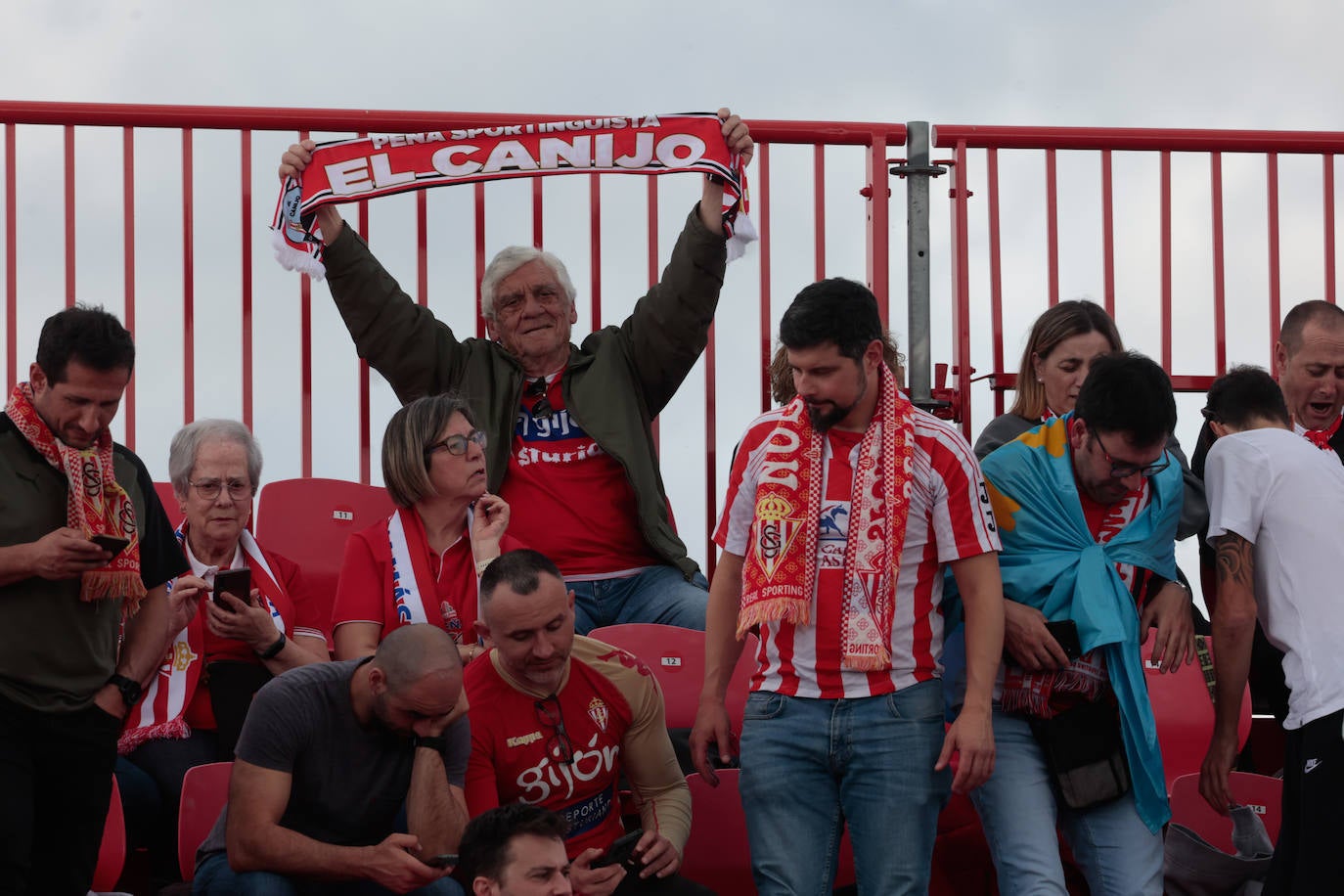 ¿Estuviste animando al Sporting ante el Mirandés? ¡Búscate en las fotos en Anduva!