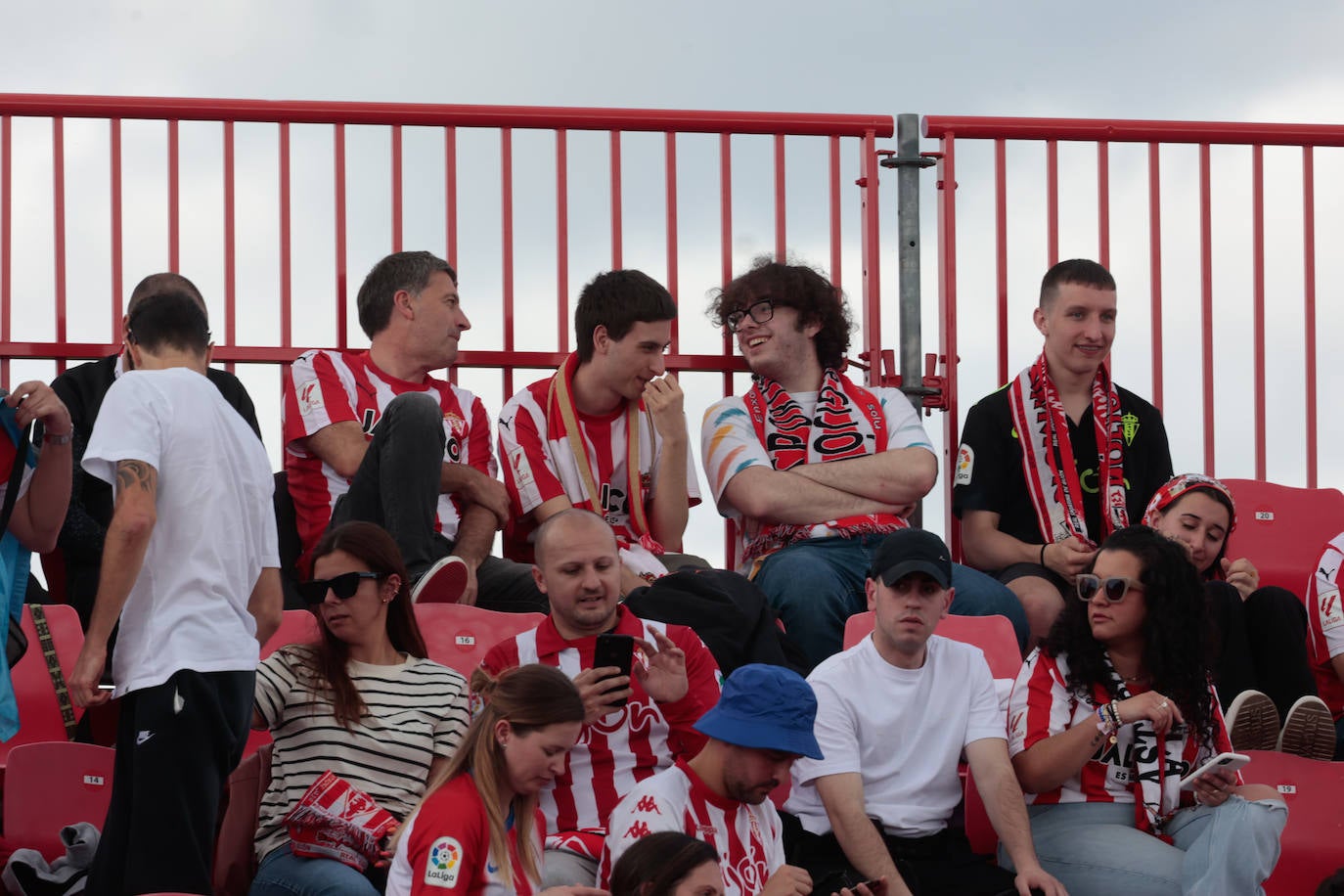 ¿Estuviste animando al Sporting ante el Mirandés? ¡Búscate en las fotos en Anduva!