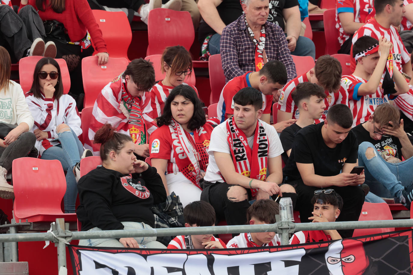 ¿Estuviste animando al Sporting ante el Mirandés? ¡Búscate en las fotos en Anduva!