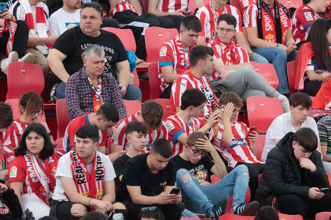 ¿Estuviste animando al Sporting ante el Mirandés? ¡Búscate en las fotos en Anduva!