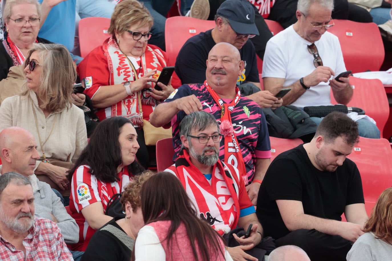 ¿Estuviste animando al Sporting ante el Mirandés? ¡Búscate en las fotos en Anduva!