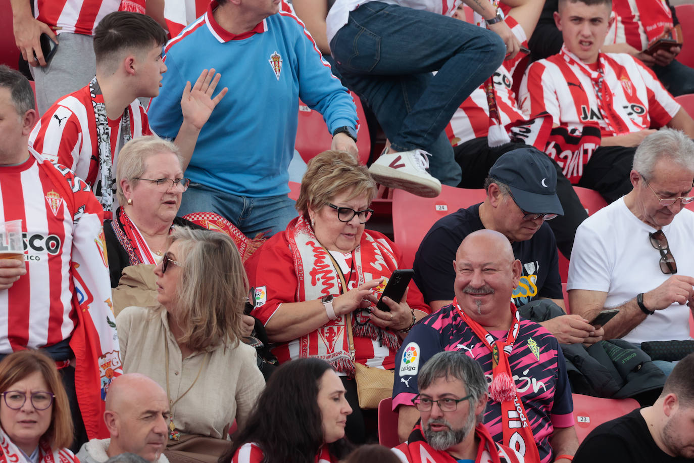 ¿Estuviste animando al Sporting ante el Mirandés? ¡Búscate en las fotos en Anduva!