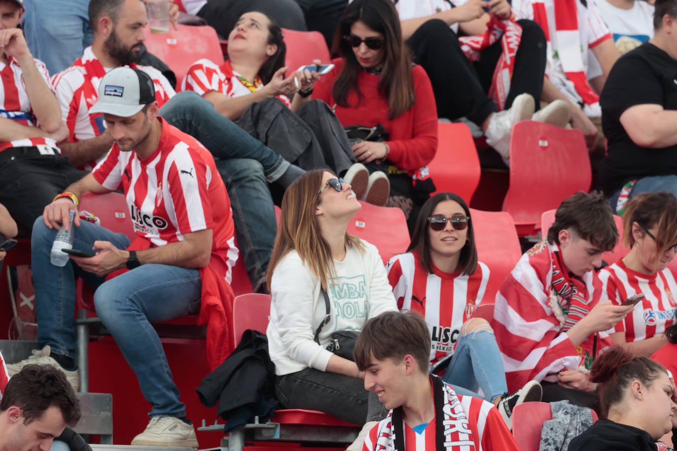 ¿Estuviste animando al Sporting ante el Mirandés? ¡Búscate en las fotos en Anduva!