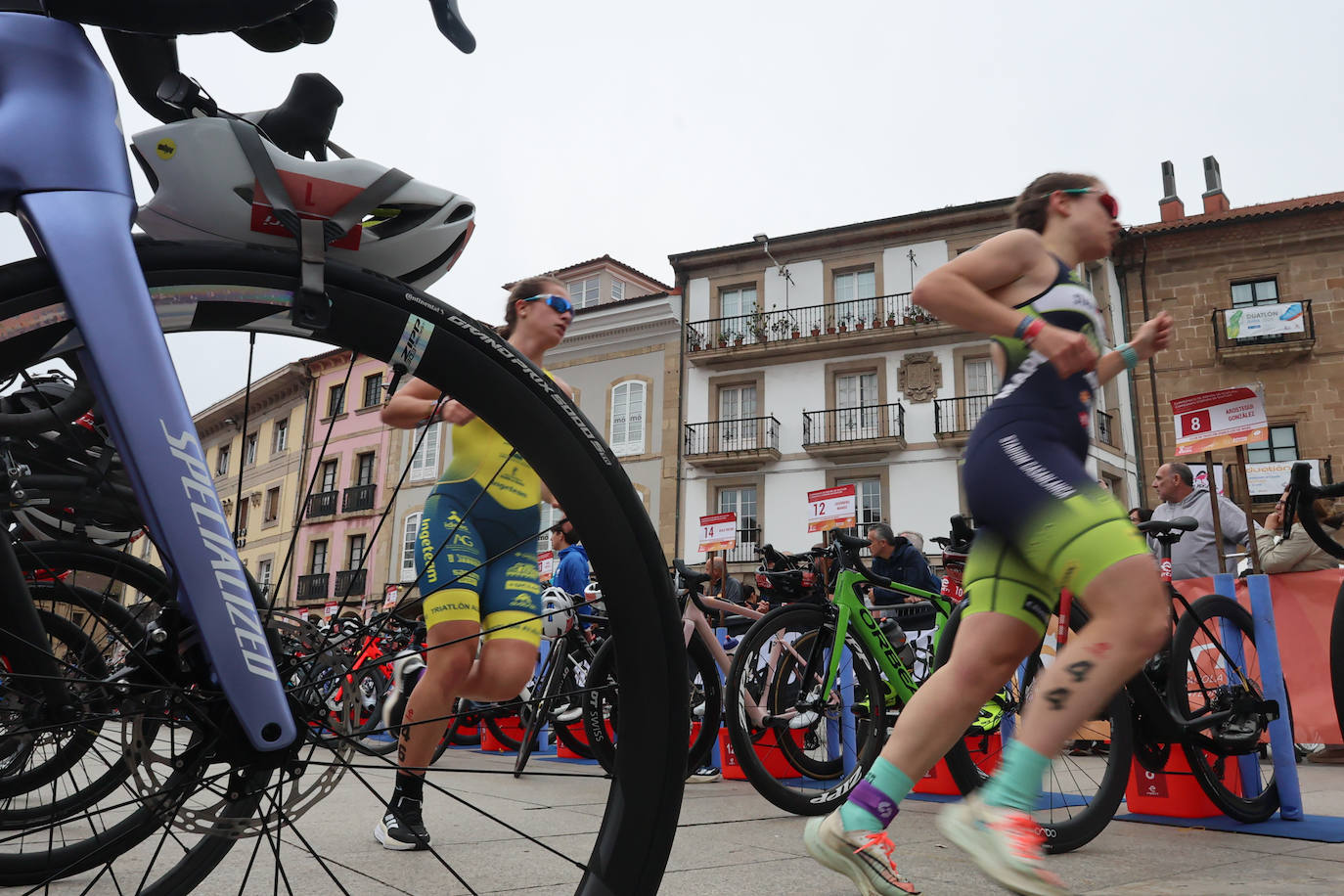 María Varo y Javier Martín vencen en el Nacional de Duatlón en Avilés