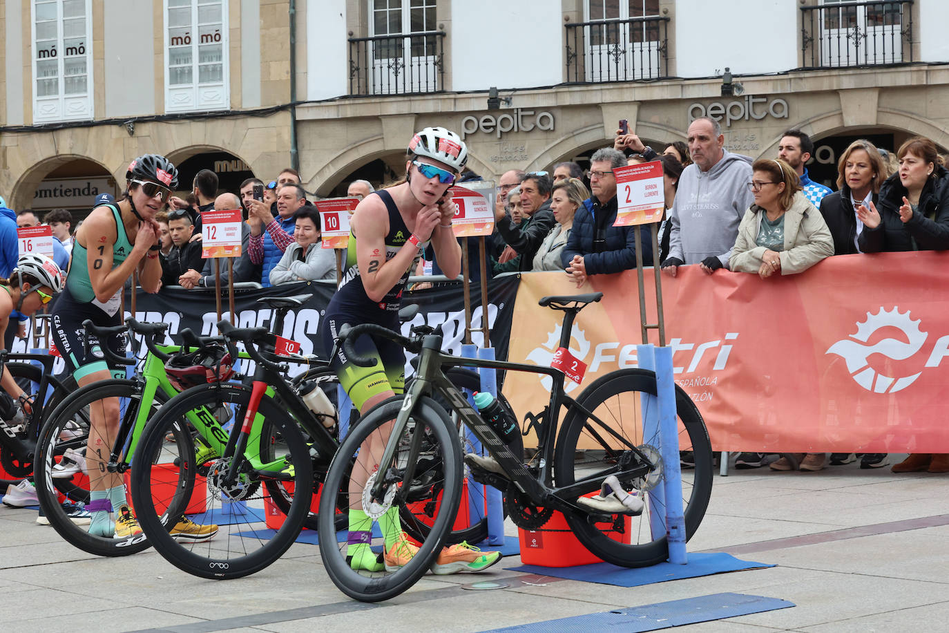 María Varo y Javier Martín vencen en el Nacional de Duatlón en Avilés