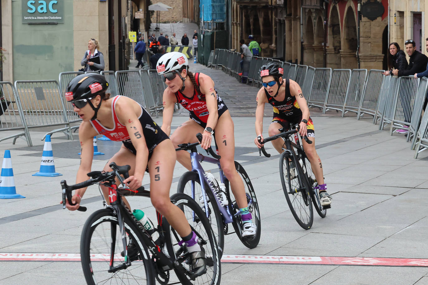 María Varo y Javier Martín vencen en el Nacional de Duatlón en Avilés