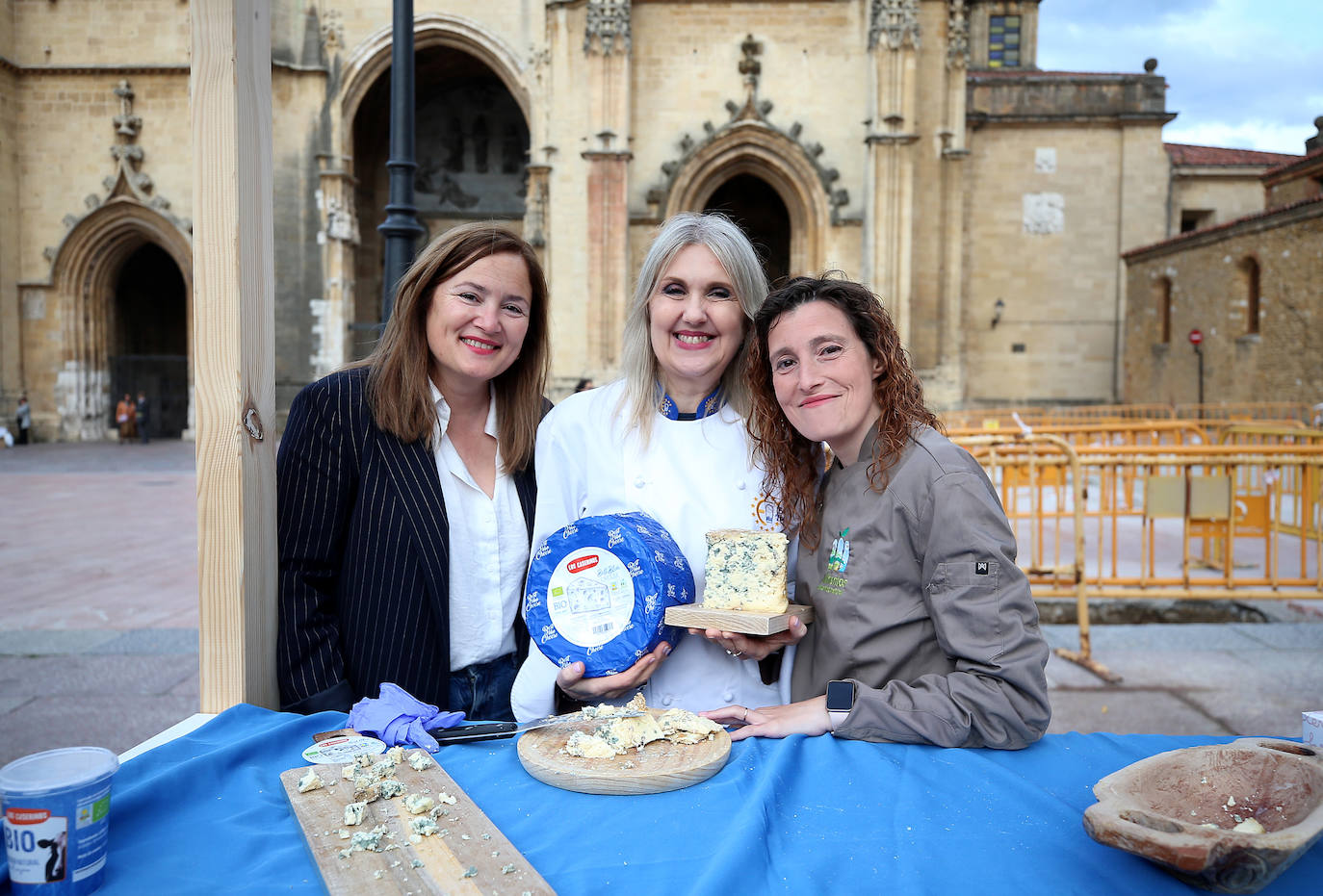 Euro-Toques desborda la plaza de La Catedral con un millar de personas