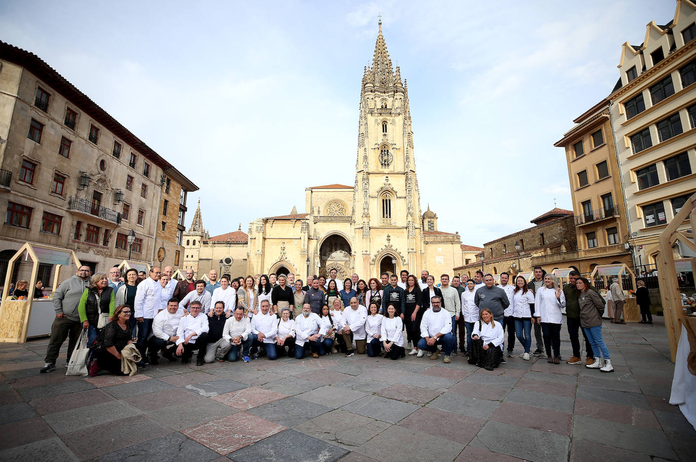 Euro-Toques desborda la plaza de La Catedral con un millar de personas