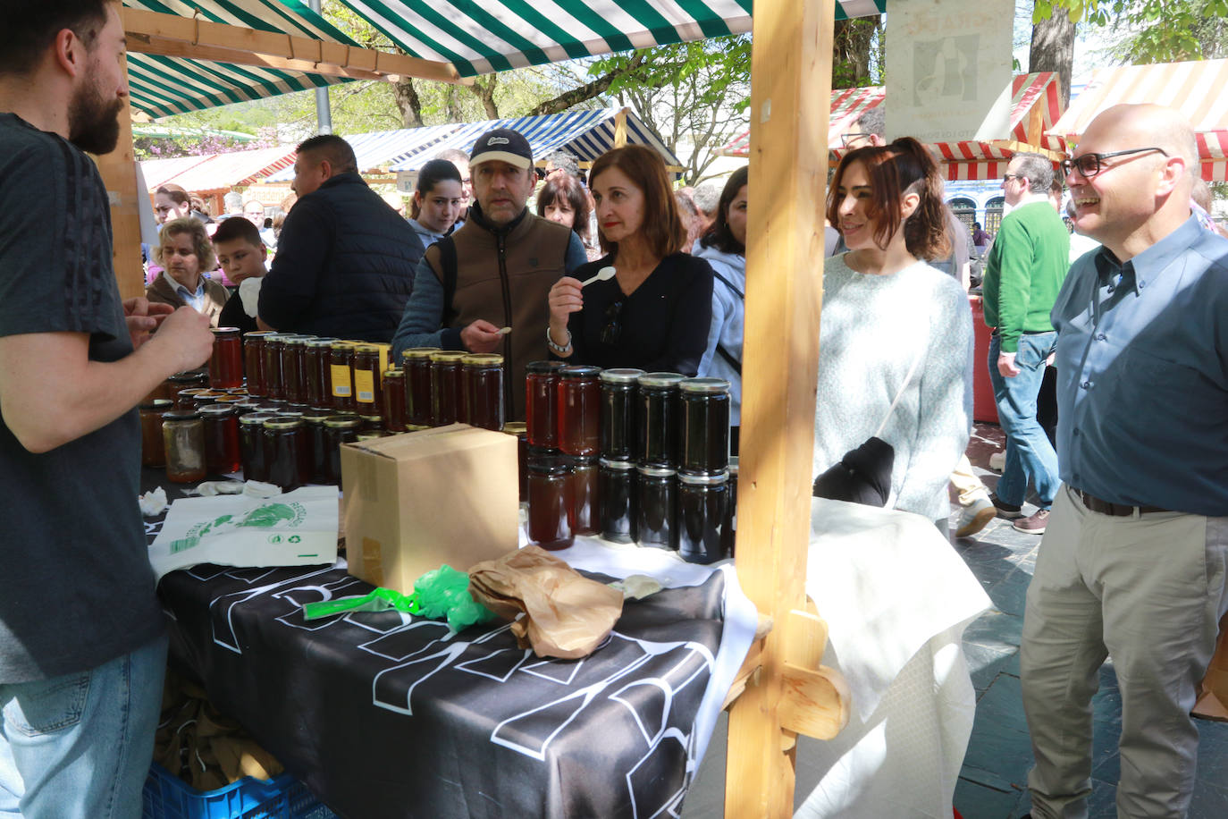 El buen tiempo anima la Primera Flor de Grado