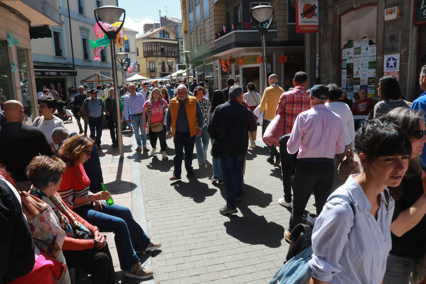 El buen tiempo anima la Primera Flor de Grado