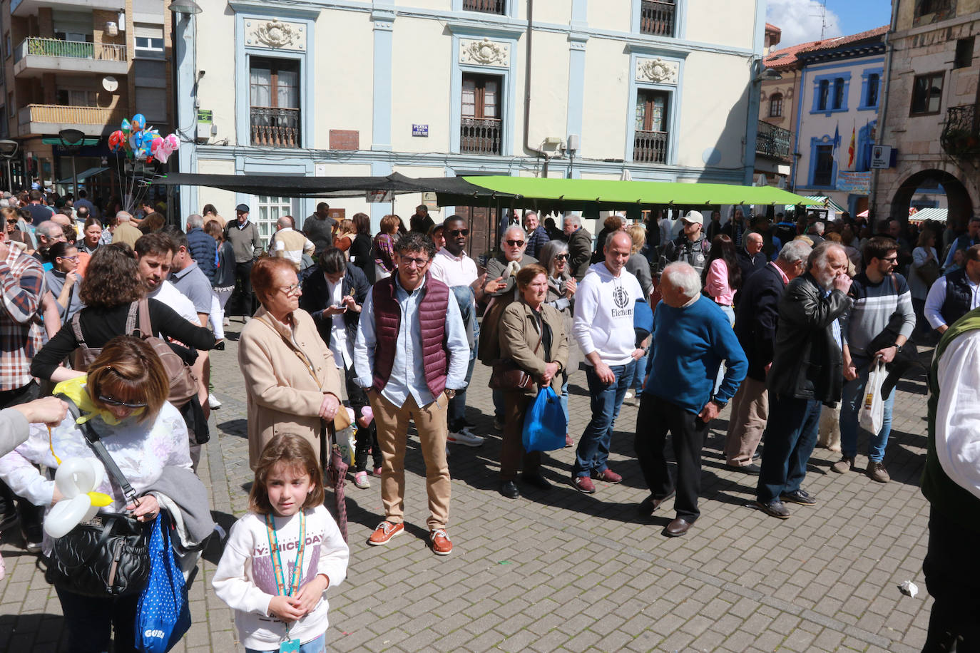 El buen tiempo anima la Primera Flor de Grado