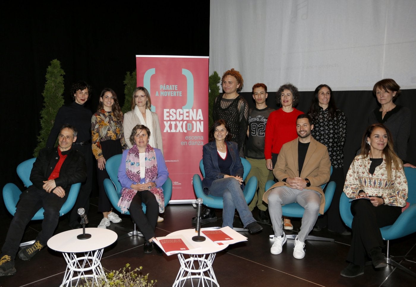 Coreográfos, el director de la Fundación Municipal de Cultura y la concejala de Cultura, ayer, en la presentación de Escena en Danza.