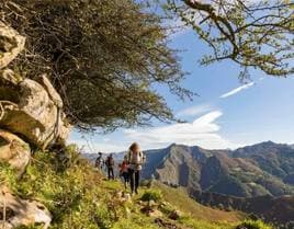 Que en todos los techos de Asturias, el día 23 de junio, haya -como poco- una mujer haciendo cumbre: ese es el reto que propone Encumbradas