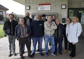 Representantes de las asociaciones de Jove, La Calzada, Veriña y El Lauredal se reunieron para analizar la situación del vial.