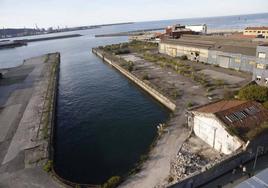 Aspecto actual de los terrenos del viejo astillero de Naval Gijón, que serán recuperados.