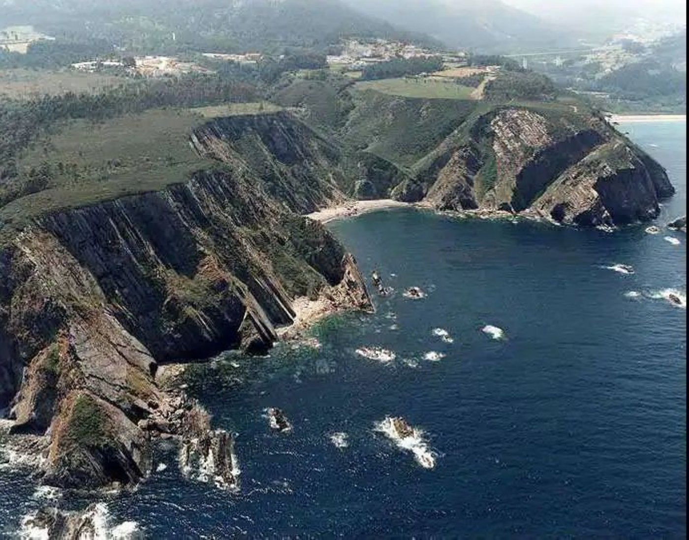 Playa de Las Rubias, en cuyo pedrero apareció la embarcación del fallecido.