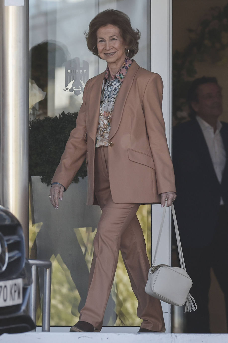 La Reina Sofía, a su salida de la Clínica Ruber de Madrid.