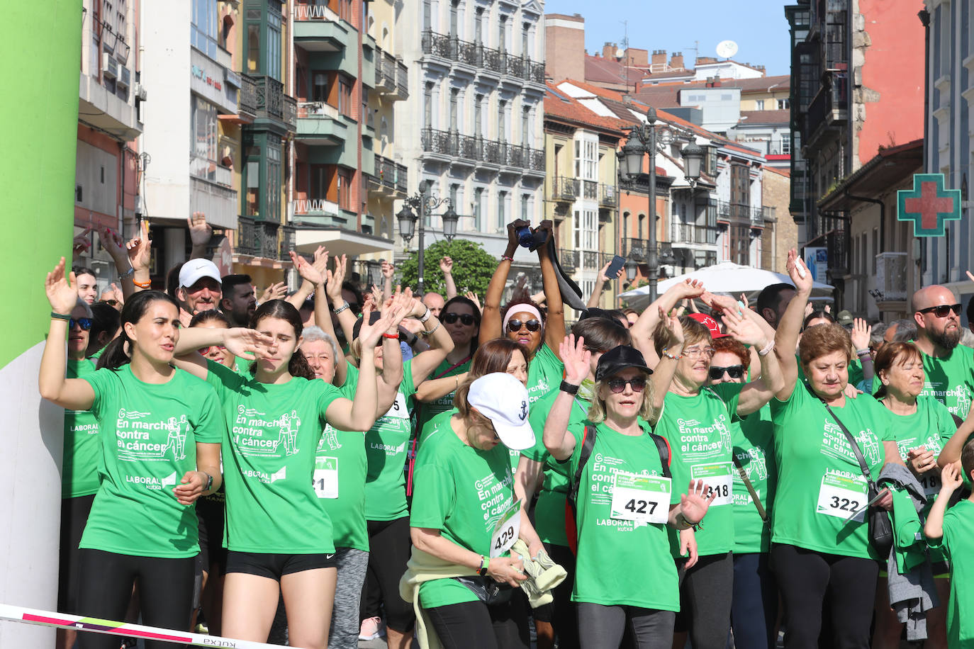 700 avilesinos corren contra el cáncer
