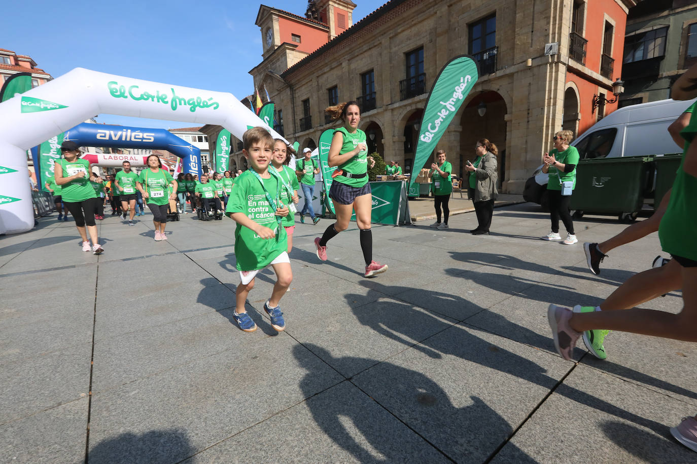 700 avilesinos corren contra el cáncer