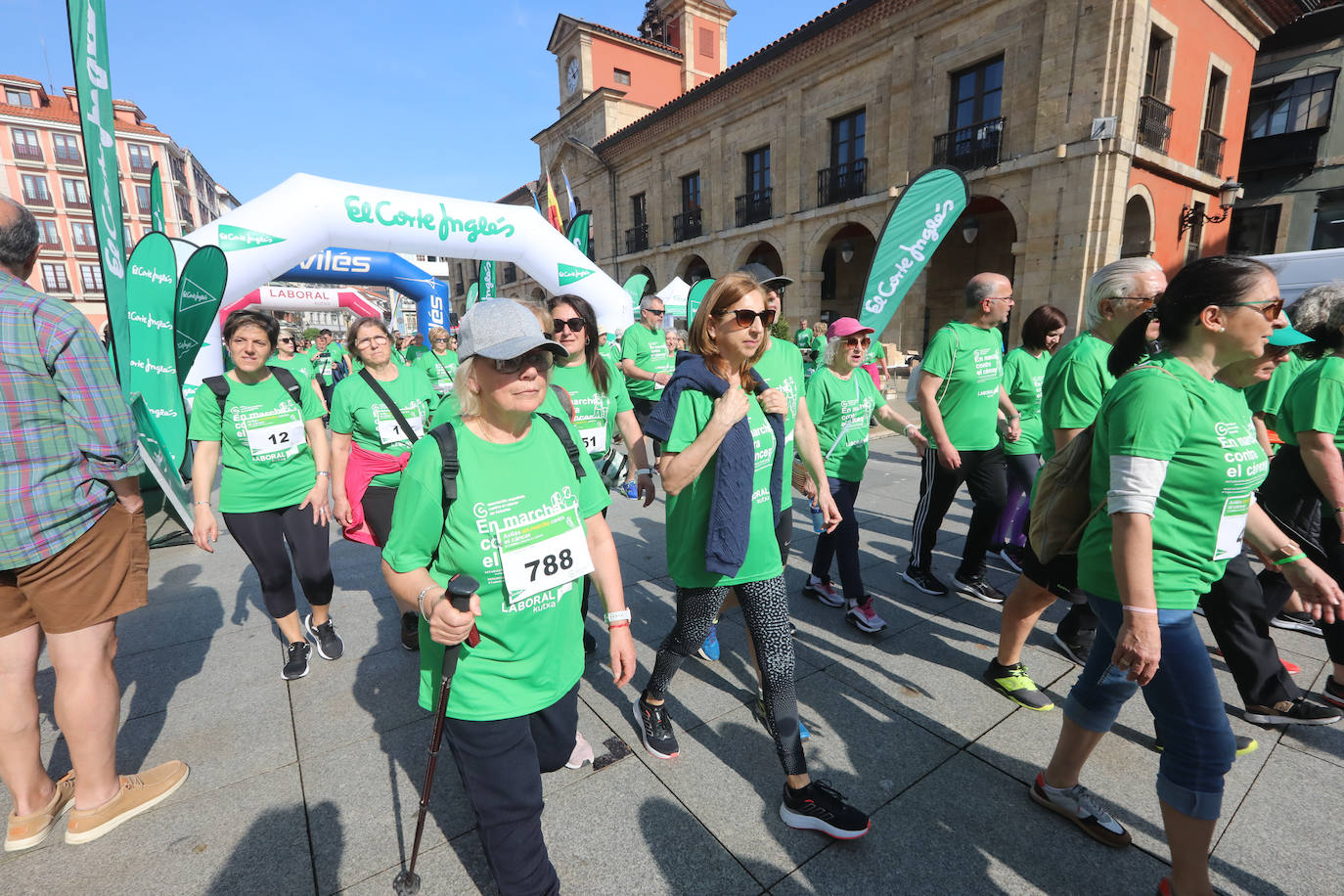 700 avilesinos corren contra el cáncer