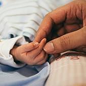 Cribado neonatal, el anuncio estrella de Sánchez en Asturias: ¿qué es y por qué es tan importante?