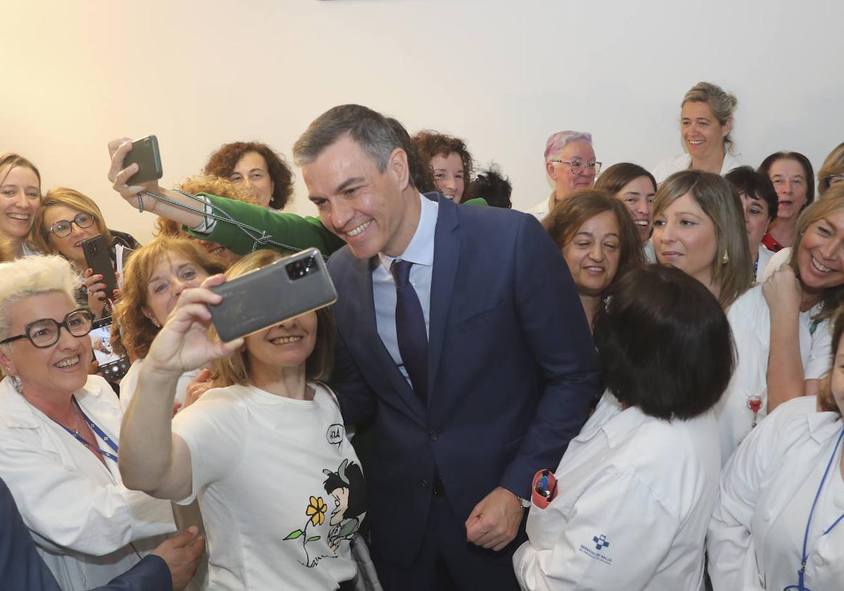 Pedro Sánchez, en Asturias: así fue su visita al HUCA