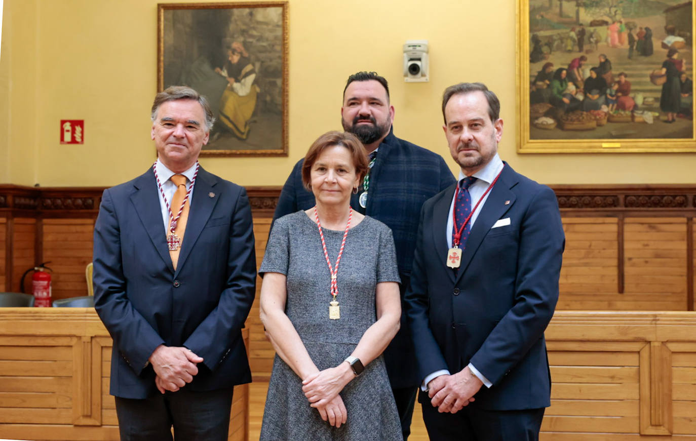 Un reconocimiento por los servicios prestados a Gijón: así fue la entrega de medallas