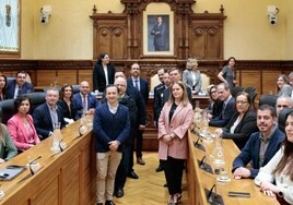 Pleno del Ayuntamiento de Gijón para otorgar las medallas de la villa.