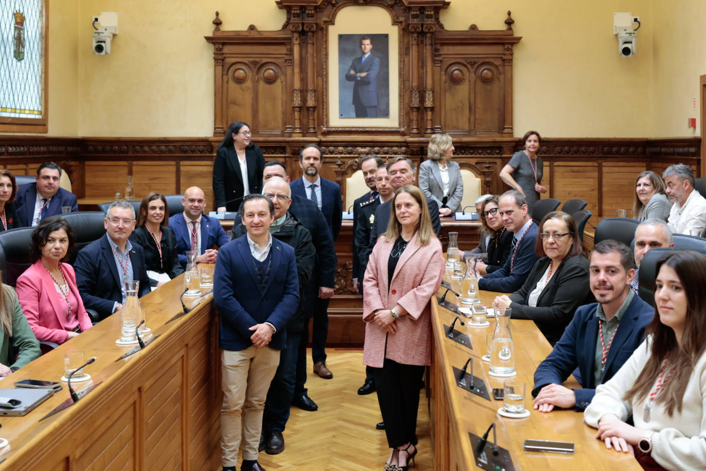 Un reconocimiento por los servicios prestados a Gijón: así fue la entrega de medallas