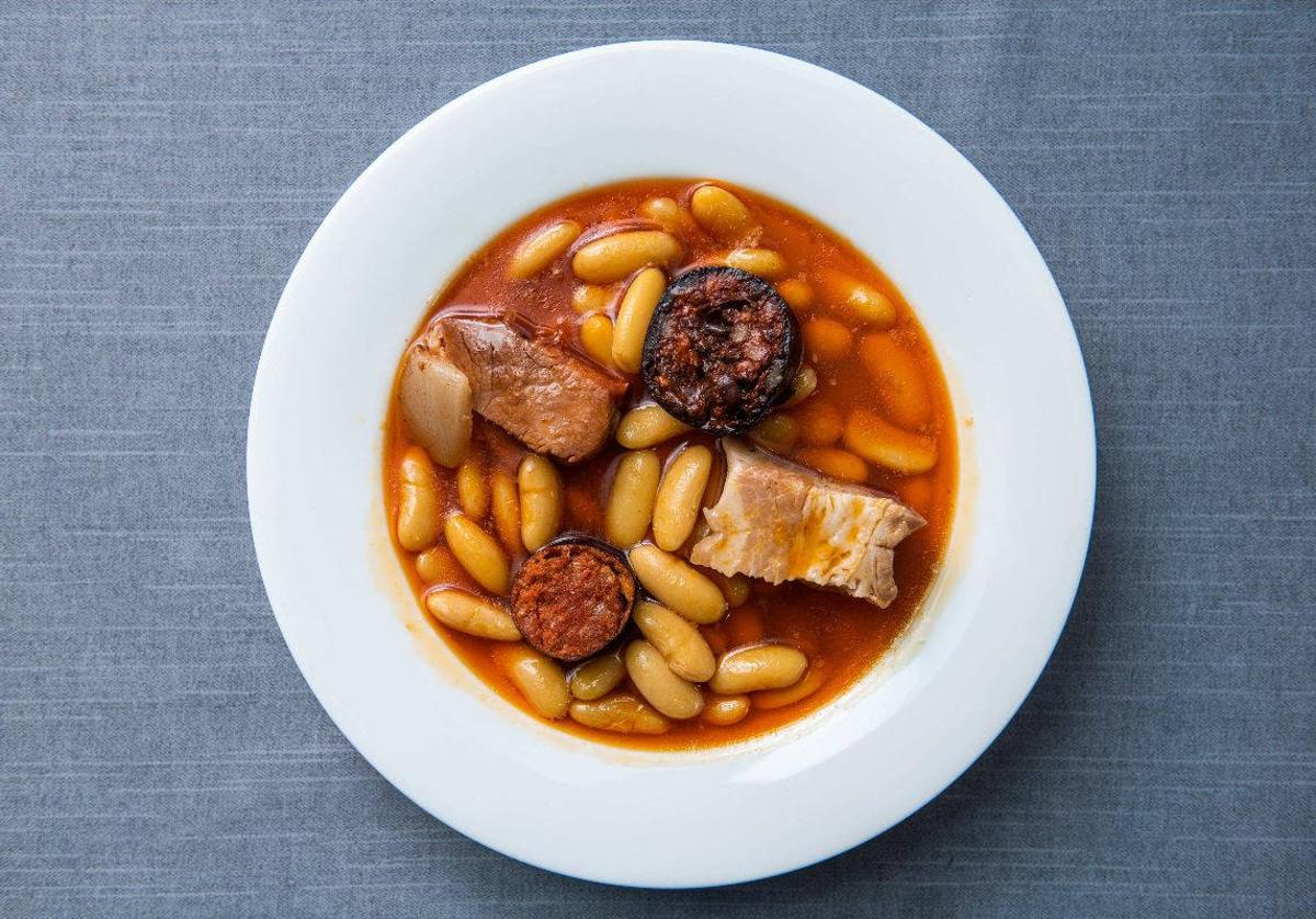 Plato de fabada, protagonista del fin de semana en Villaviciosa