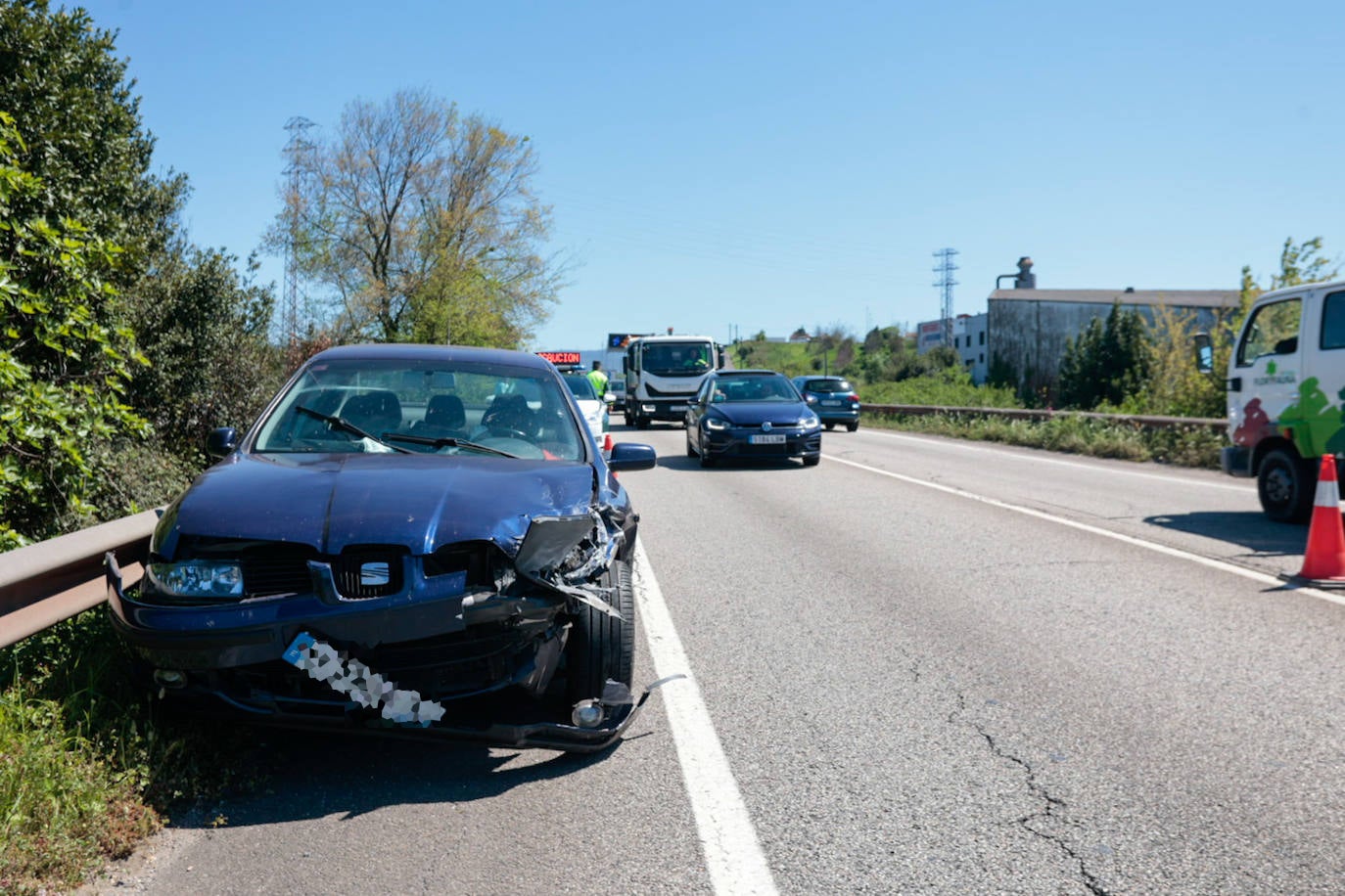 Gran atasco en Gijón por un accidente en la ronda sur