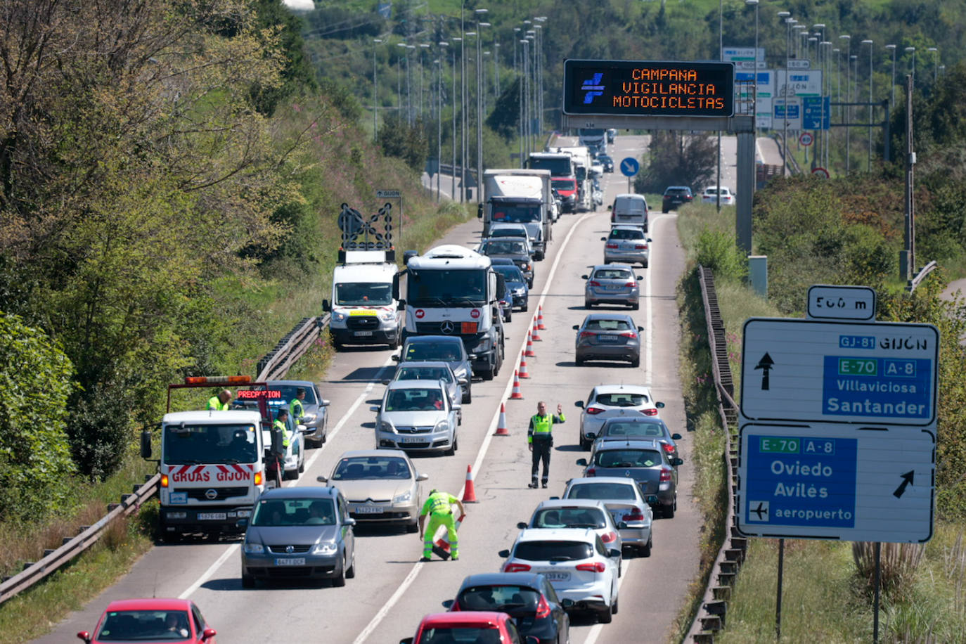 Gran atasco en Gijón por un accidente en la ronda sur