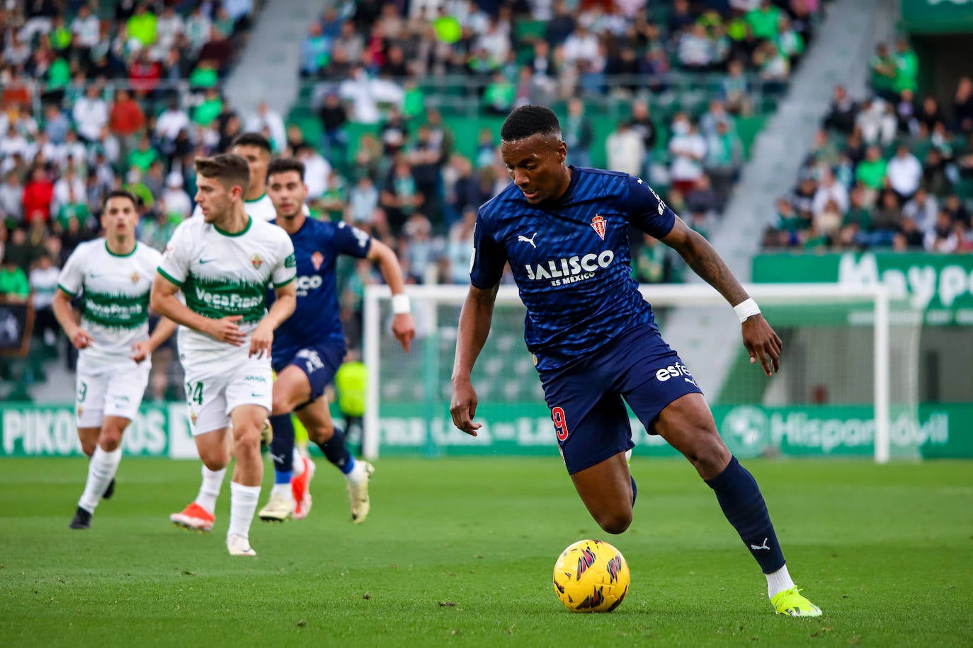 Las imágenes que deja el partido entre el Elche y el Sporting de Gijón