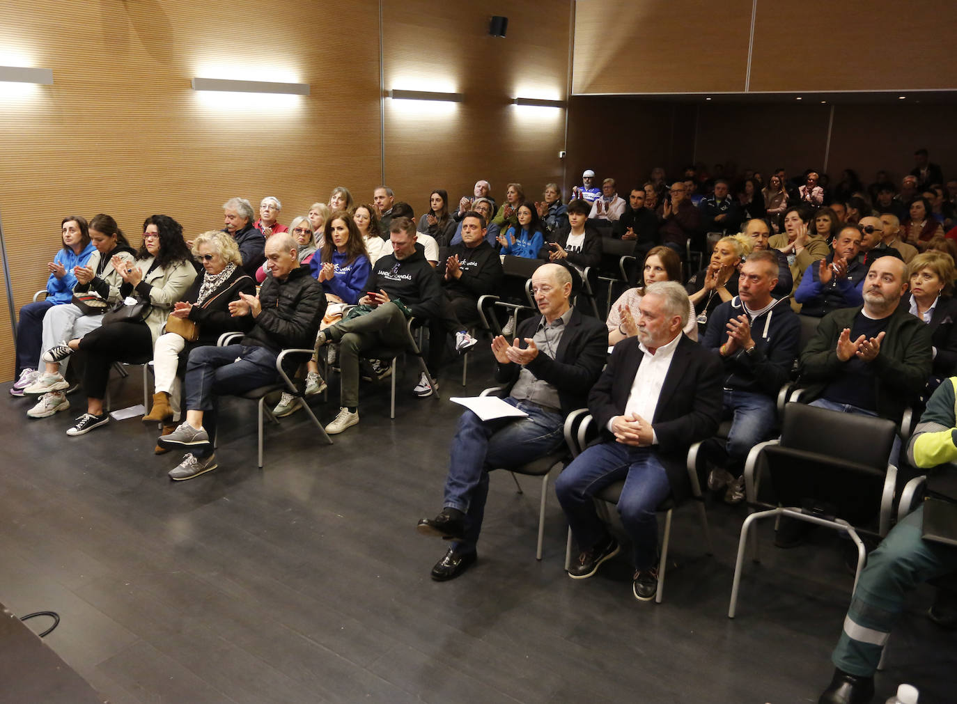 Emotivo homenaje en Candás al ciclista Alejandro Carnicero