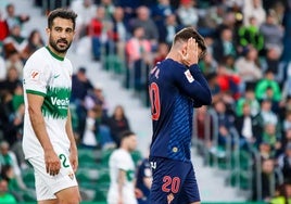 Mario González se lamenta durante el partido.