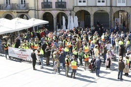 Un momento de la concentración del pasado viernes frente al Ayuntamiento de Avilés.