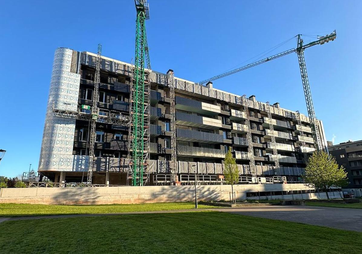 Obras en el edificio 'L50' de Nuevo Roces, el mayor edificio de 'build to rent' en construcción.